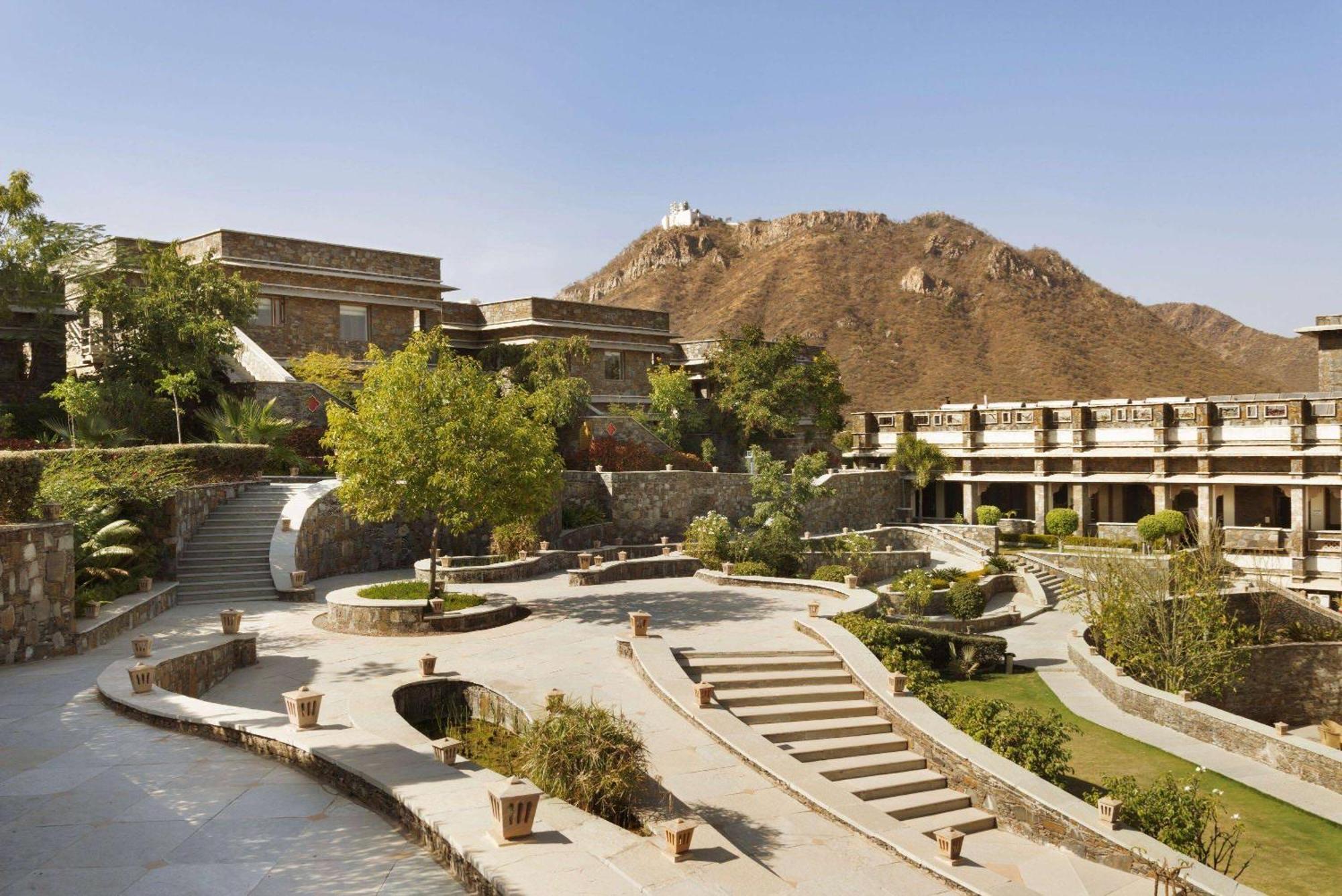 Ramada By Wyndham And सहारा 5*