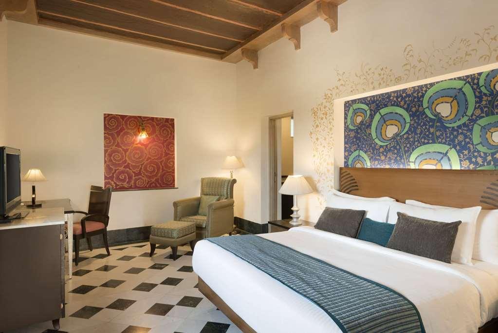Ramada By Wyndham And Udaipur
