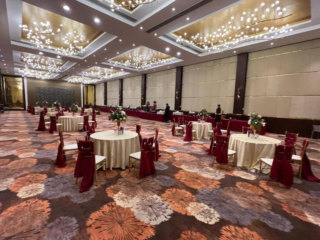 Ramada By Wyndham And Udaipur