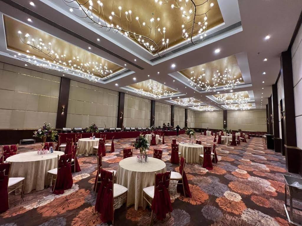 Ramada By Wyndham And Udaipur