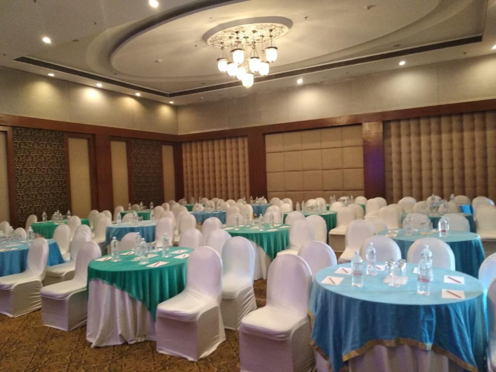 Ramada By Wyndham And सहारा Udaipur